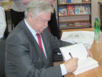 Библиотекари Маршаковки призывают читать книги Альберта Лиханова