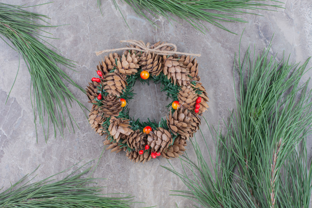 christmas-festive-wreath-with-brunch-of-tree.png