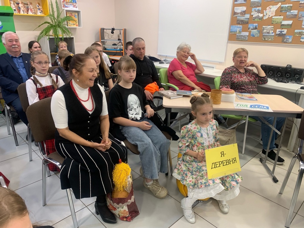 Kraevedcheskaya_zavalinka_v_Sosnogorske.jpg Kraevedcheskaya_zavalinka_v_Sosnogorske.jpg