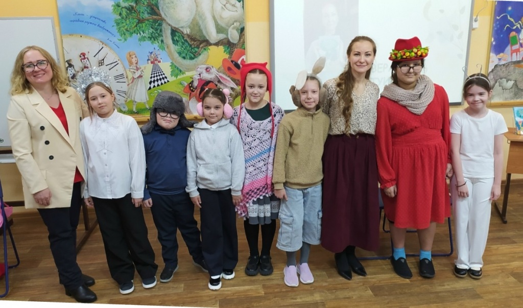 Vera_Tuisova_i_artisty.jpg Vera_Tuisova_i_artisty.jpg